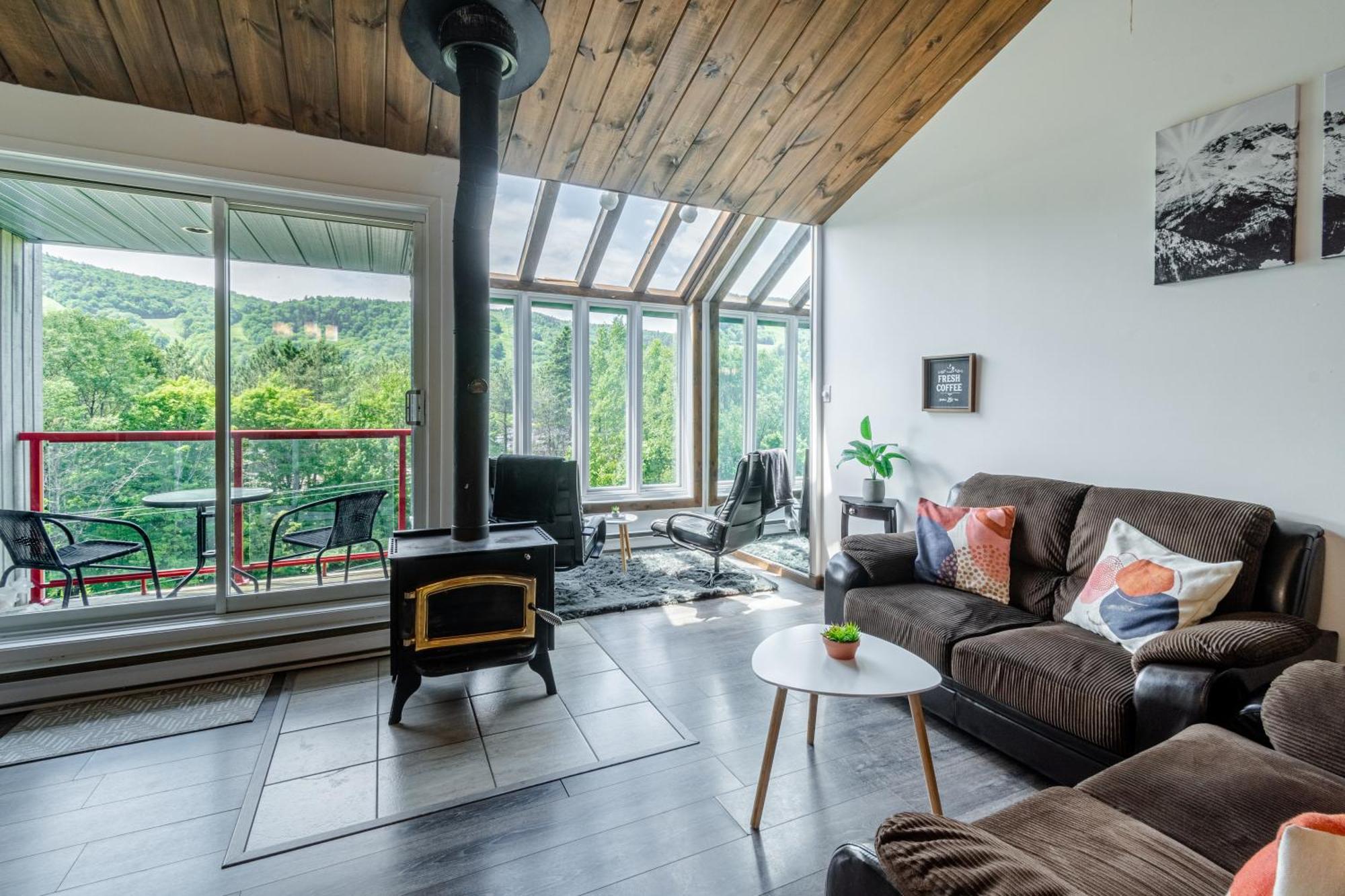 Superbe Condo Face Aux Pentes De Ski Stoneham!!! Exterior foto